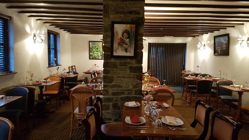 New Gurkha Inn 布雷肯 外观 照片