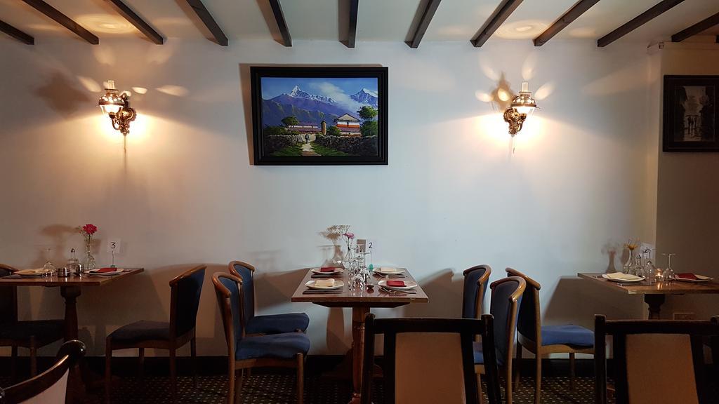 New Gurkha Inn 布雷肯 外观 照片